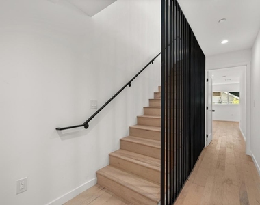3564 N Eagle Rock Boulevard - Photo Thumbnail 13