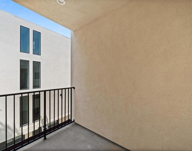 3564 N Eagle Rock Boulevard - Photo Thumbnail 26