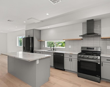 3564 N Eagle Rock Boulevard - Photo Thumbnail 5