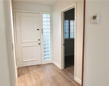 2243 Martin - Photo Thumbnail 2