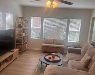 1610 Upas Street - Photo Thumbnail 3