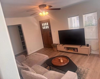 1610 Upas Street - Photo Thumbnail 4