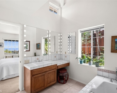 790 Wendt Terrace - Photo Thumbnail 15