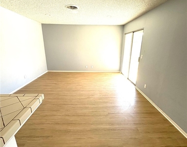 504 Heyer Street - Photo Thumbnail 1