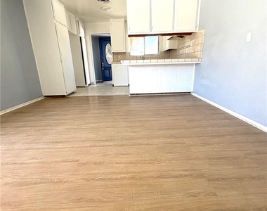 504 Heyer Street - Photo Thumbnail 2