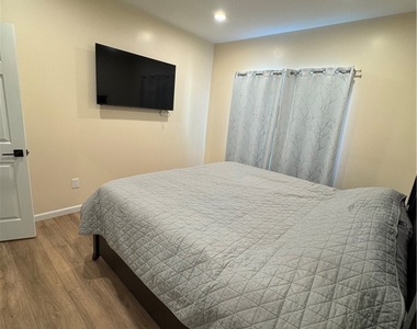 14134 Califa St - Photo Thumbnail 6