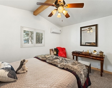 318 Los Angeles - Photo Thumbnail 23