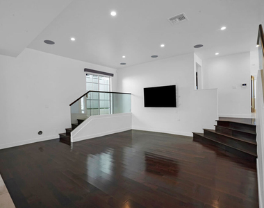 3832 Shannon Road - Photo Thumbnail 11