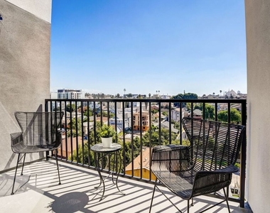 218 Alvarado Street - Photo Thumbnail 11