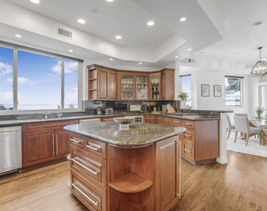 8507 Franklin Avenue - Photo Thumbnail 7