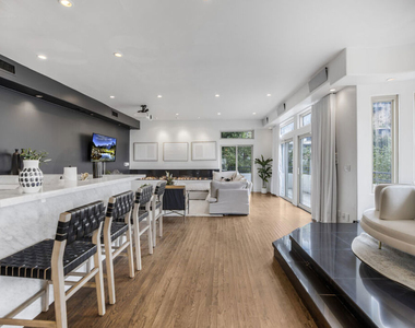 8507 Franklin Avenue - Photo Thumbnail 6