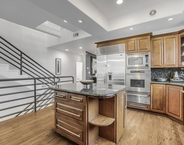 8507 Franklin Avenue - Photo Thumbnail 10