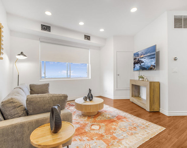 8507 Franklin Avenue - Photo Thumbnail 19