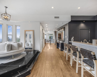 8507 Franklin Avenue - Photo Thumbnail 13