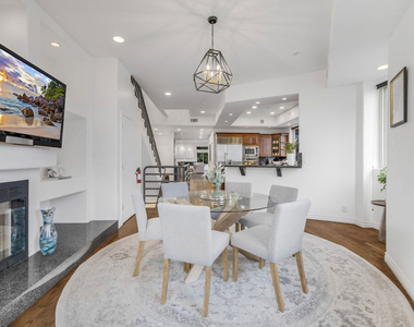 8507 Franklin Avenue - Photo Thumbnail 12