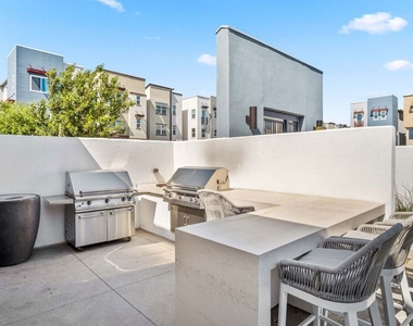 720 Grace Avenue - Photo Thumbnail 29