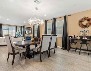 720 Grace Avenue - Photo Thumbnail 7