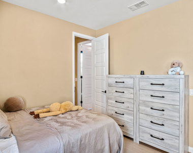 720 Grace Avenue - Photo Thumbnail 18