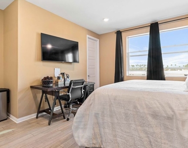 720 Grace Avenue - Photo Thumbnail 14