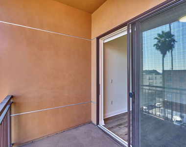 345 S Gramercy Place - Photo Thumbnail 18