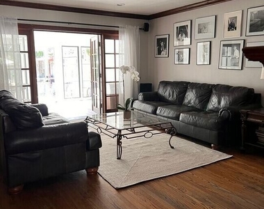5416 Morella Avenue - Photo Thumbnail 4