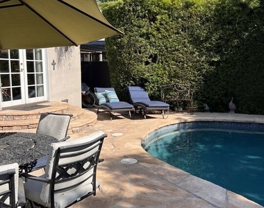 5416 Morella Avenue - Photo Thumbnail 9