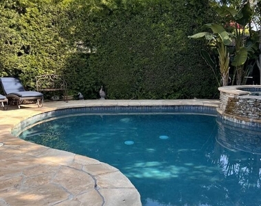 5416 Morella Avenue - Photo Thumbnail 8