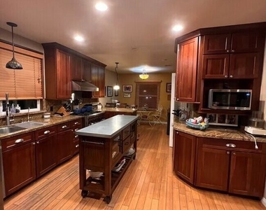 5416 Morella Avenue - Photo Thumbnail 2