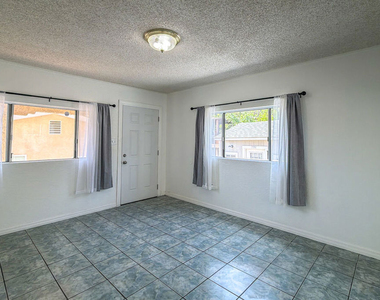 3331 1/2 City Terrace Drive - Photo Thumbnail 7