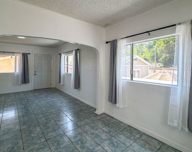 3331 1/2 City Terrace Drive - Photo Thumbnail 10