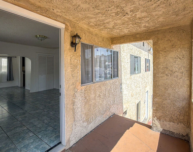 3331 1/2 City Terrace Drive - Photo Thumbnail 4
