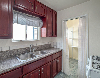 3331 1/2 City Terrace Drive - Photo Thumbnail 12