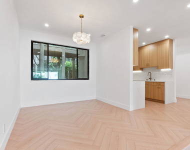 8455 Fountain Avenue - Photo Thumbnail 14