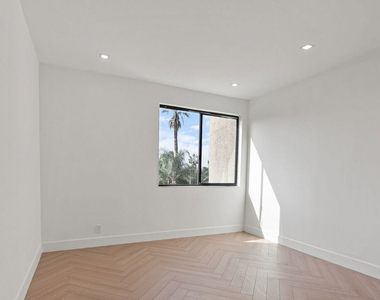 8455 Fountain Avenue - Photo Thumbnail 15