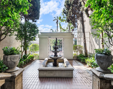 8455 Fountain Avenue - Photo Thumbnail 11