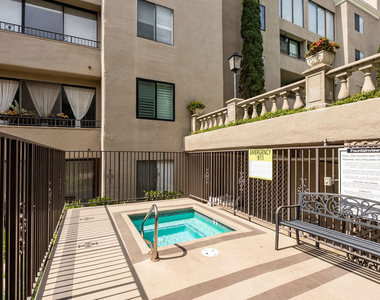 8455 Fountain Avenue - Photo Thumbnail 9
