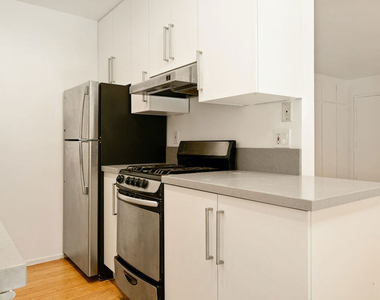2311 4th Street - Photo Thumbnail 3