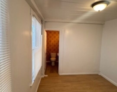 1434 W 22nd Street - Photo Thumbnail 11