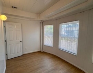 1434 W 22nd Street - Photo Thumbnail 3
