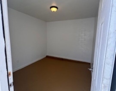 1434 W 22nd Street - Photo Thumbnail 10