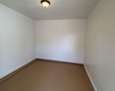 1434 W 22nd Street - Photo Thumbnail 16