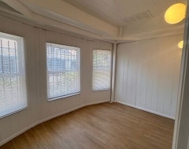 1434 W 22nd Street - Photo Thumbnail 8