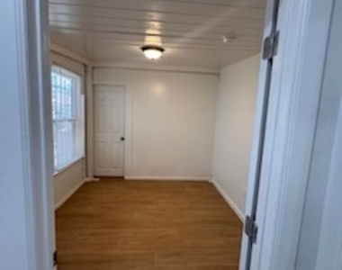 1434 W 22nd Street - Photo Thumbnail 6
