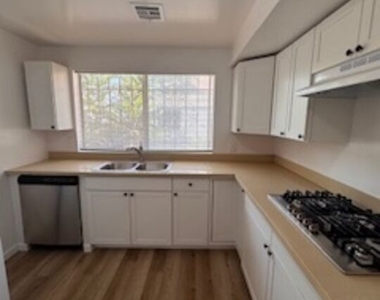 1434 W 22nd Street - Photo Thumbnail 5
