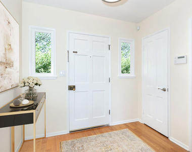 2536 Roscomare Road - Photo Thumbnail 4