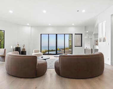 6380 Meadows Court - Photo Thumbnail 12