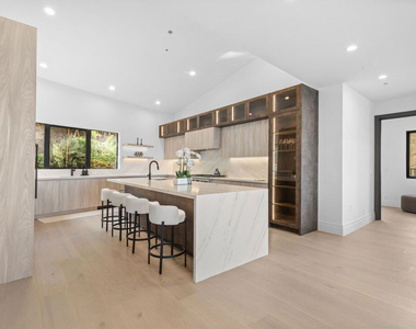 6380 Meadows Court - Photo Thumbnail 15