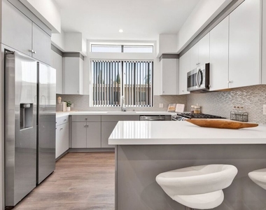 1458 Butler Avenue - Photo Thumbnail 6
