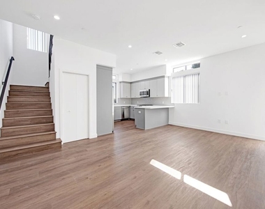 1458 Butler Avenue - Photo Thumbnail 16