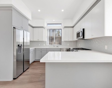1458 Butler Avenue - Photo Thumbnail 19